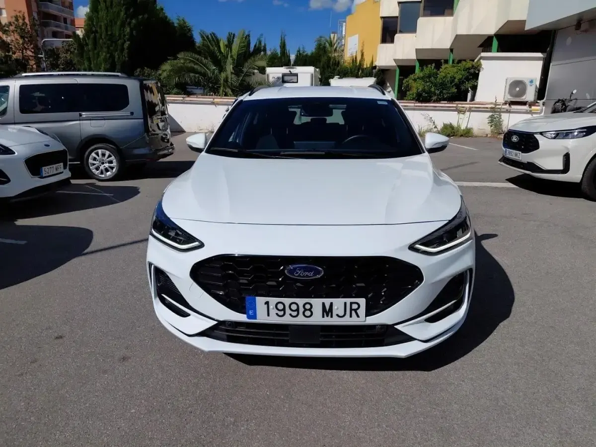 Usado Ford Focus ST-Line 125 CV (91 kW) 2023 Blanco Familiar