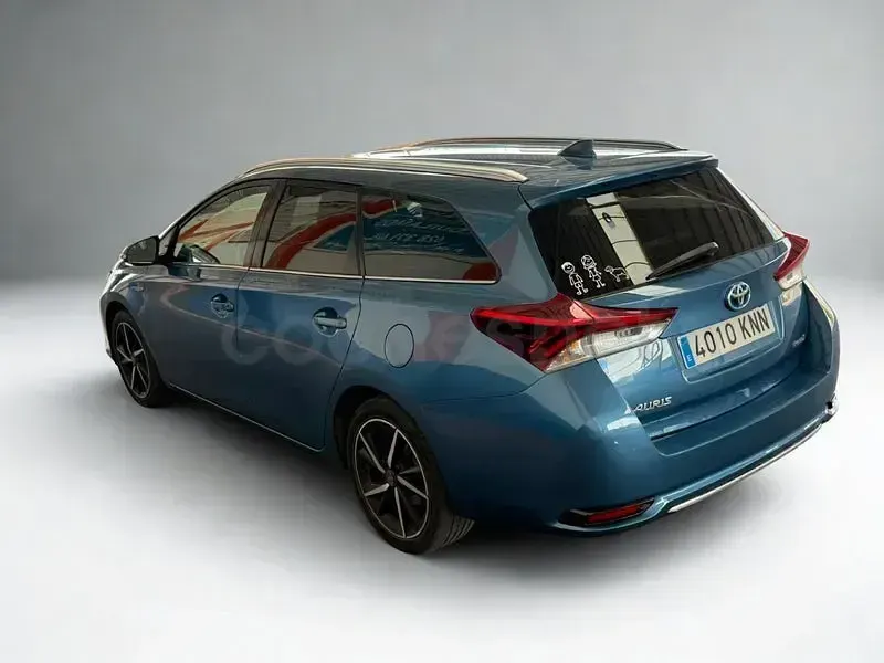Usado Toyota Auris Hybrid Business Edition 136 CV (100 kW) 2018 Azul Familiar