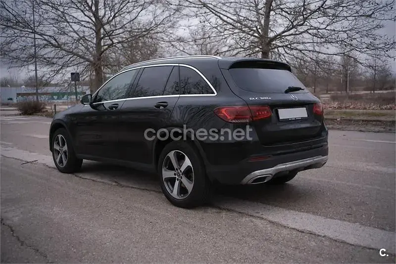 Usado Mercedes GLC300e 320 CV (235 kW) 2020 Negro SUV