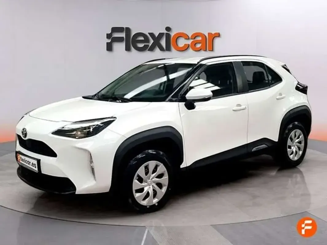 Usado Toyota Yaris Cross Active 131 CV (96 kW) 2026 Blanco SUV