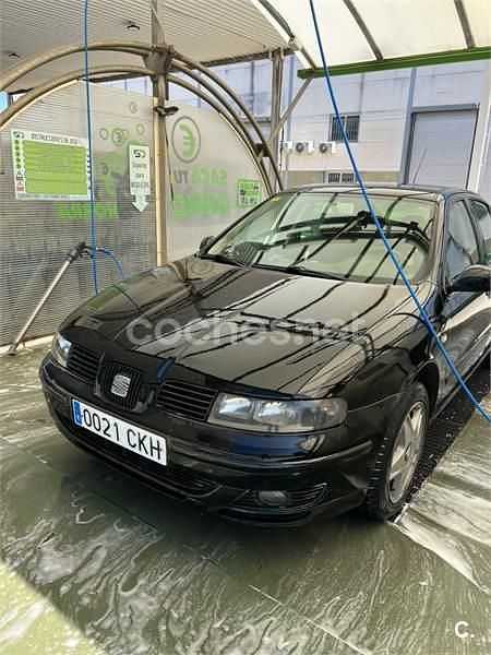 Usado Seat Leon Stella 90 CV (66 kW) 2003 Negro Utilitario