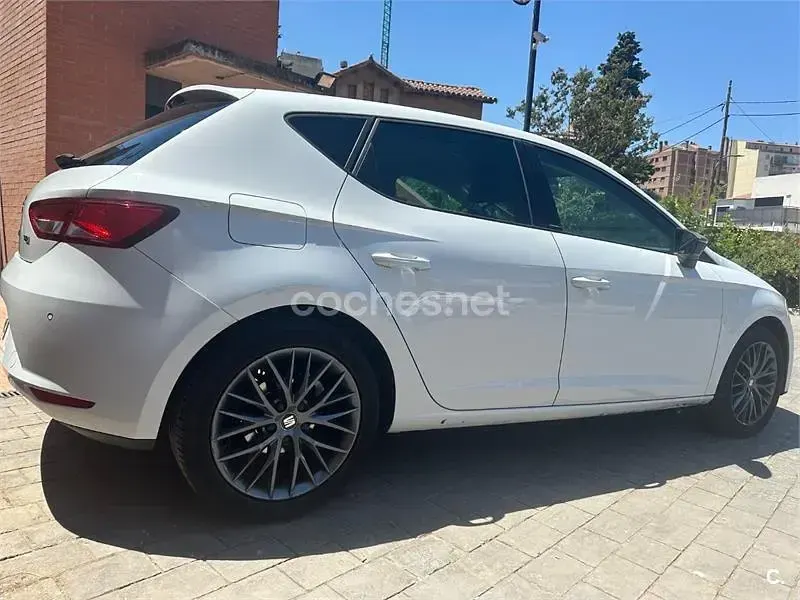 Usado Seat Leon CONNECT 110 CV (80 kW) 2015 Blanco Berlina