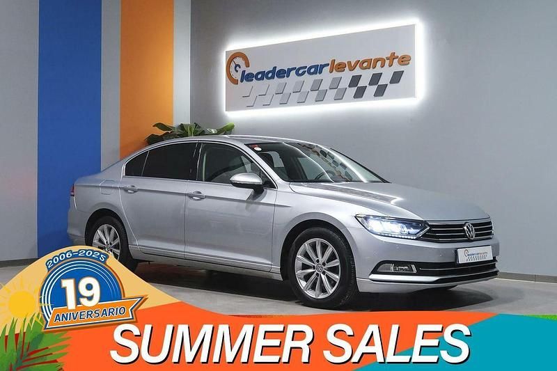 Gris Usado 2016 VW Passat Advance Berlina | 16.400 € (Precio justo) - Imagen 1/4