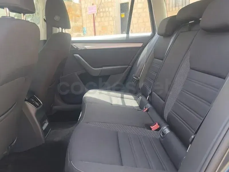 Usado Skoda Octavia Style 130 CV (95 kW) 2020 Gris / plata Familiar