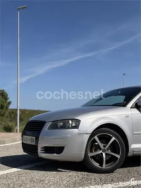 Usado Audi A3 Attraction 140 CV (102 kW) 2004 Gris / plata Utilitario