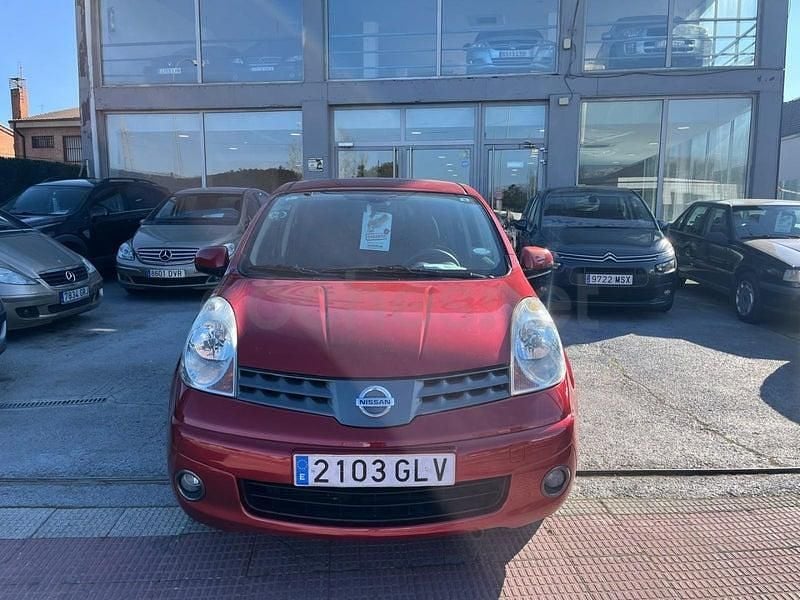 Usado Nissan Note Acenta 86 CV (63 kW) 2009 Granate Utilitario