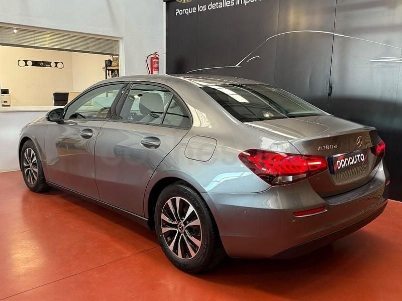 Usado Mercedes A180 116 CV (85 kW) 2021 Beige Berlina