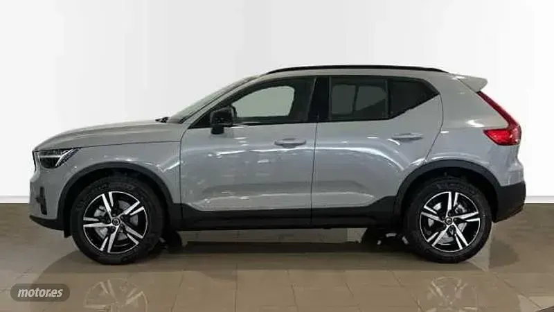 Nuevo Volvo XC40 Plus 163 CV (119 kW) 2026 Gris / plata SUV