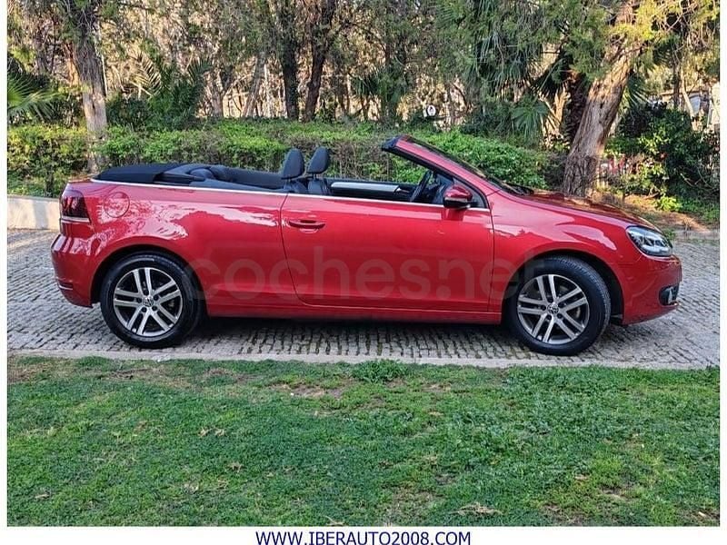 Usado VW Golf Cabriolet 122 CV (89 kW) 2013 Granate Descapotable