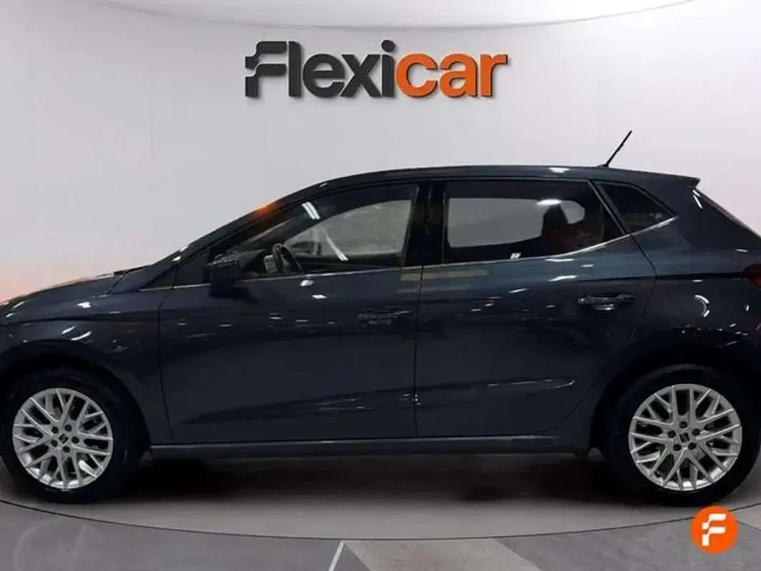 Usado Seat Ibiza 110 CV (80 kW) 2024 Gris Utilitario