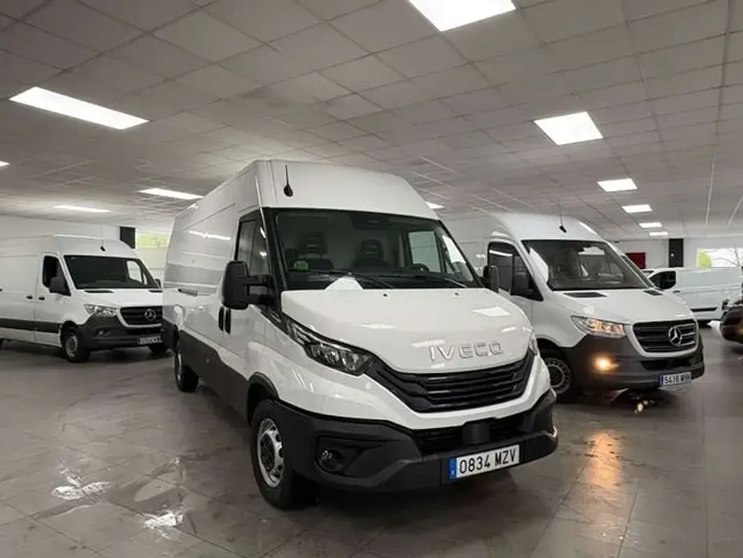 Usado Iveco Daily 160 CV (117 kW) 2025 Blanco Van