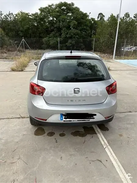 Usado Seat Ibiza Style 85 CV (62 kW) 2011 Gris / plata Berlina
