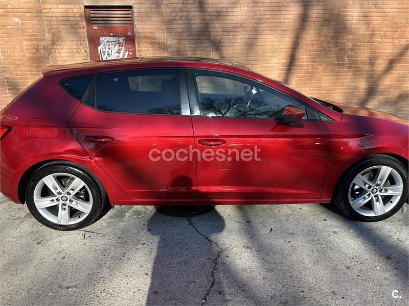 Usado Seat Leon FR 130 CV (95 kW) 2019 Rojo Berlina
