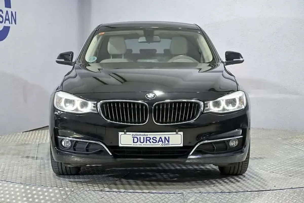 Usado BMW 318 Comfort Edition 143 CV (105 kW) 2015 Negro Berlina