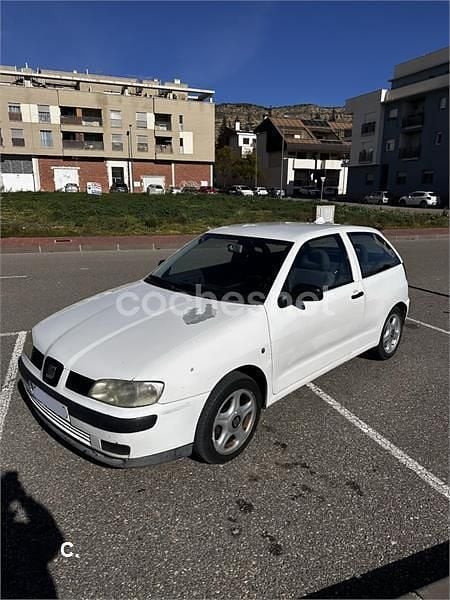 Usado Seat Ibiza Sport 75 CV (55 kW) 2001 Blanco Utilitario