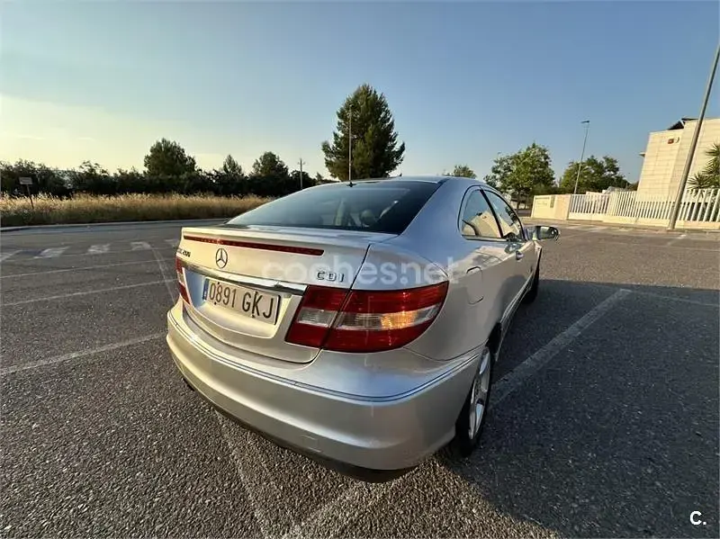 Usado Mercedes CLC200 Style 122 CV (89 kW) 2010 Gris / plata Coupe