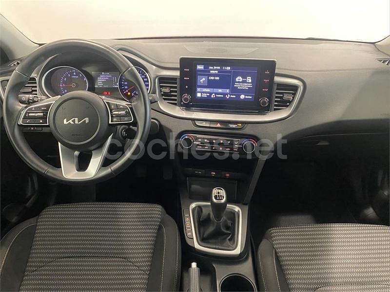 Usado Kia Ceed 100 CV (73 kW) 2024 Rojo Utilitario