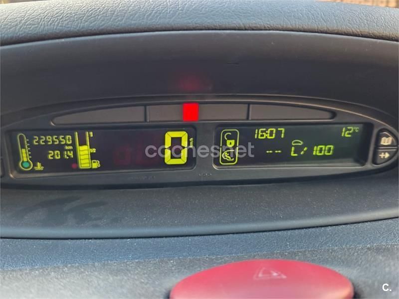 Usado Citroën Xsara Picasso Exclusive 110 CV (80 kW) 2010 Beige Monovolumen