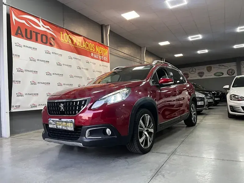 Usado Peugeot 2008 Allure 120 CV (88 kW) 2018 Rojo SUV