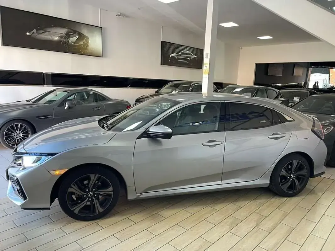 Usado Honda Civic Elegance 129 CV (94 kW) 2018 Gris Utilitario
