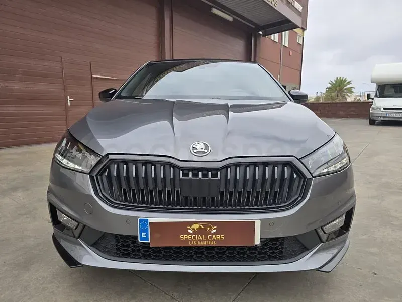 Usado Skoda Fabia Monte Carlo 115 CV (84 kW) 2025 Gris / plata Utilitario