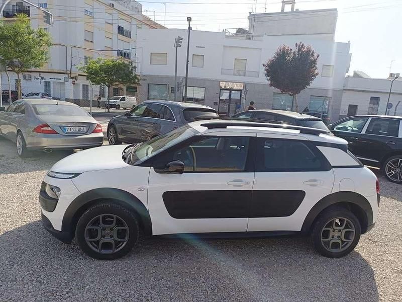 Usado Citroën C4 Cactus Feel 82 CV (60 kW) 2015 Blanco Utilitario
