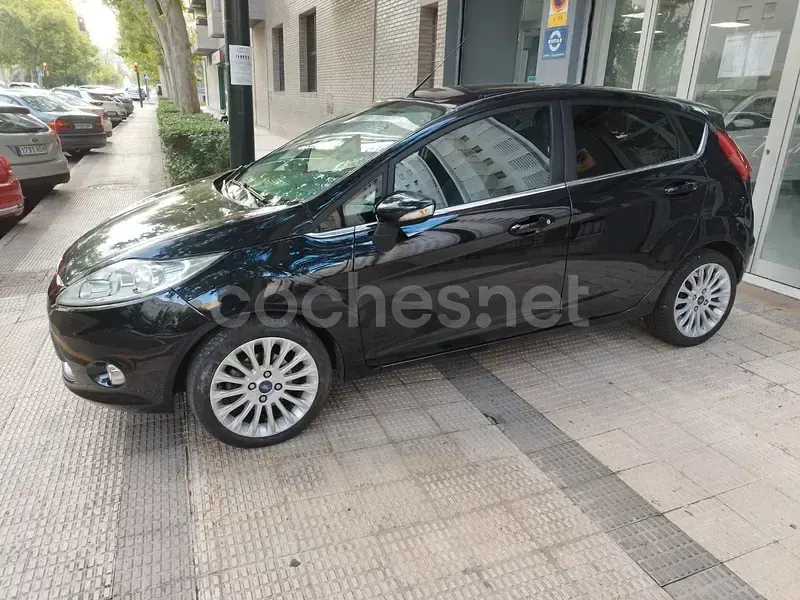 Usado Ford Fiesta Titanium 95 CV (69 kW) 2013 Negro Berlina