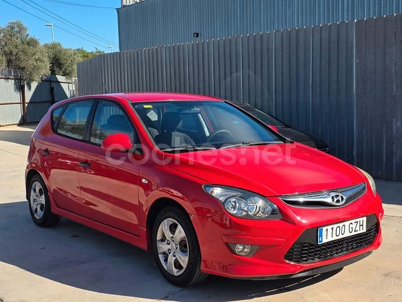 Rojo Usado 2010 Hyundai i30 Style Berlina | 3999 € (Buen precio) - Imagen 1/4