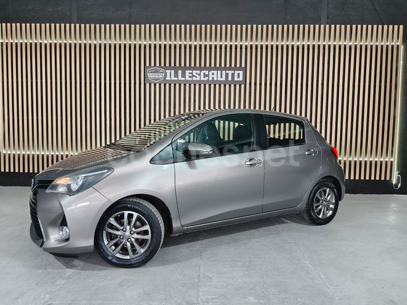 Gris / plata Usado 2015 Toyota Yaris Advance Berlina | 11.900 € (Precio justo) - Imagen 1/4