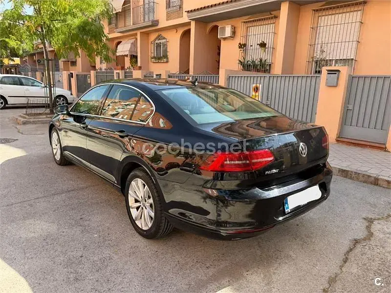 Usado VW Passat Advance 150 CV (110 kW) 2015 Negro Berlina