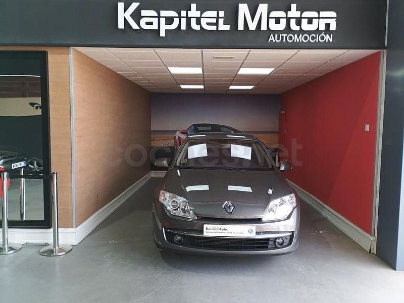 Usado Renault Laguna III Dynamique 130 CV (95 kW) 2009 Gris / plata Berlina