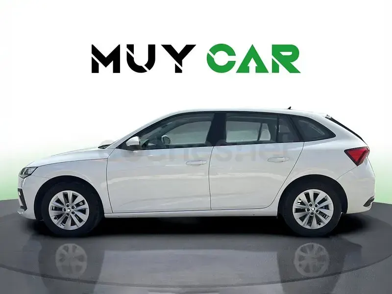 Usado Skoda Scala Essence 115 CV (84 kW) 2024 Blanco Utilitario