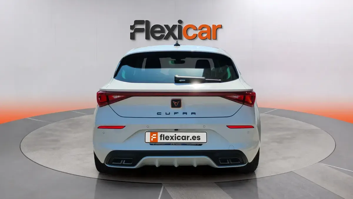 Usado Cupra Leon 150 CV (110 kW) 2023 Blanco Berlina
