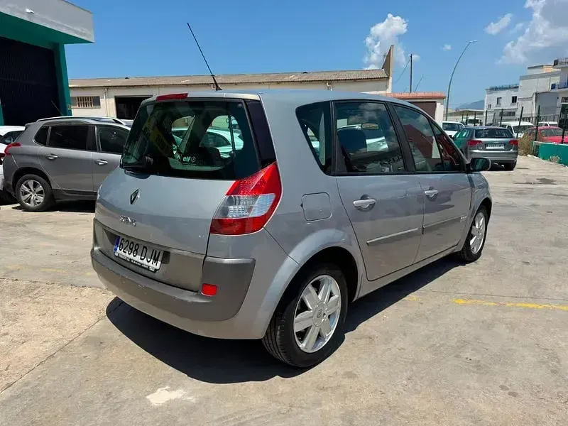 Usado Renault Scénic Dynamique 115 CV (84 kW) 2005 Gris / plata Monovolumen