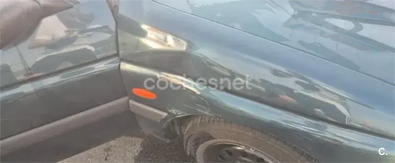 Usado Ford Escort 75 CV (55 kW) 1998 Verde Berlina