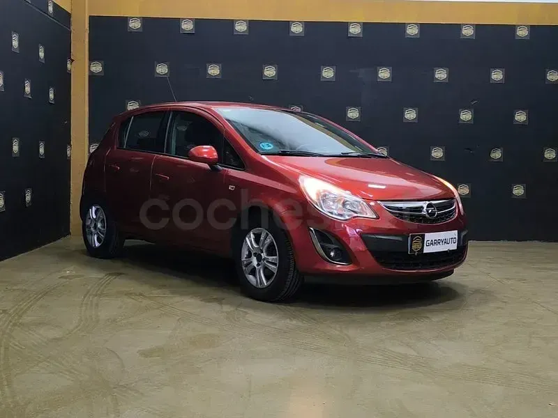 Usado Opel Corsa Selective 85 CV (62 kW) 2013 Granate Utilitario