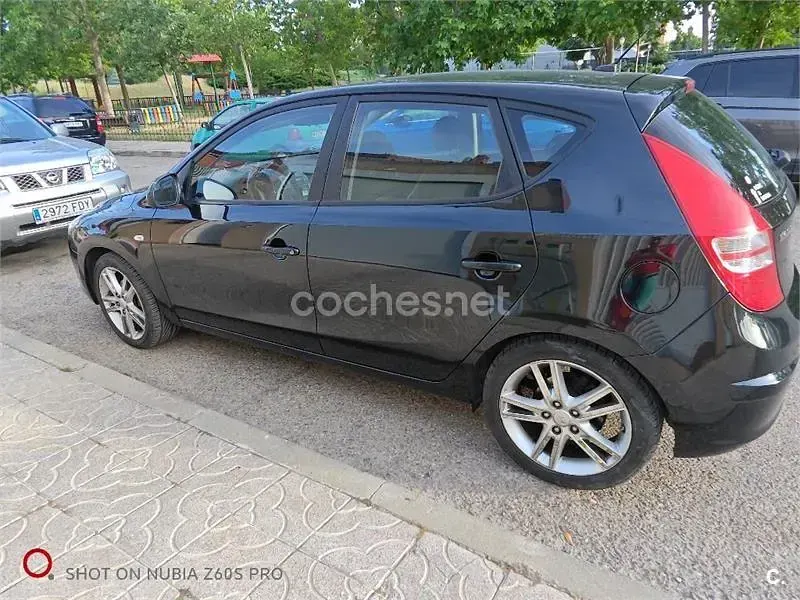 Usado Hyundai i30 Sport 126 CV (92 kW) 2010 Negro Berlina