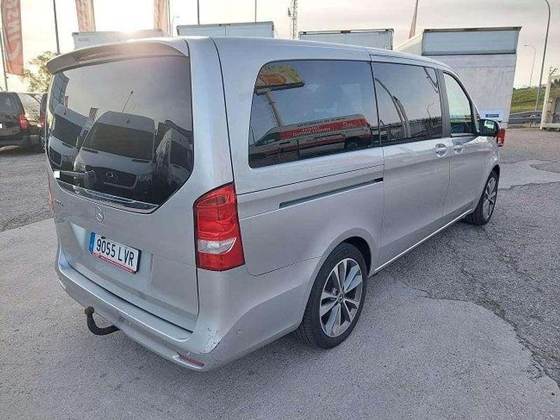 Begagnad Mercedes V300 Exclusive 239 HK (175 kW) 2021 Grå Minibuss