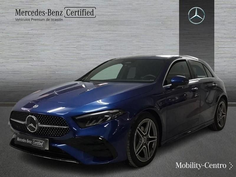 Usado Mercedes A180 AMG line 116 CV (85 kW) 2024 Azul espectra Berlina
