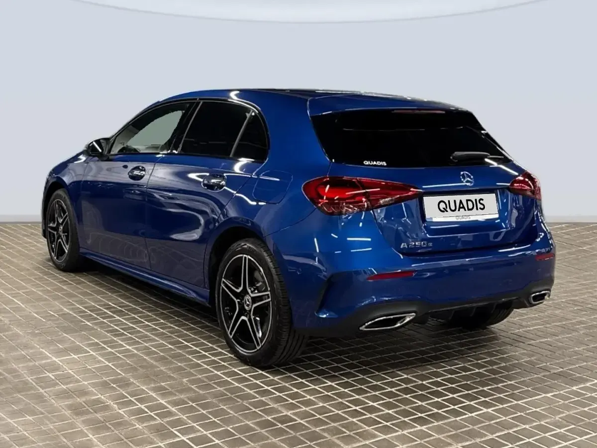 Usado Mercedes A250 218 CV (160 kW) 2025 Azul