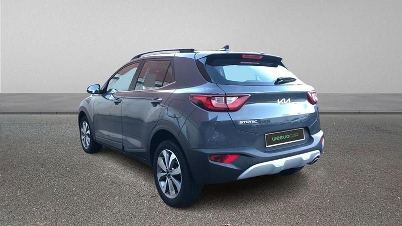 Usado Kia Stonic 84 CV (61 kW) 2023 Gris SUV