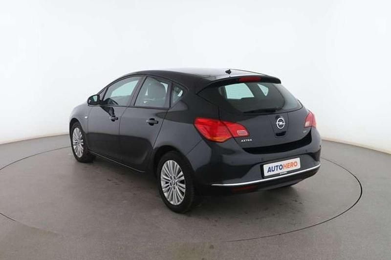 Używany Opel Astra Selective 111 KM (81 kW) 2015 Czarny Sedan/Limuzyna
