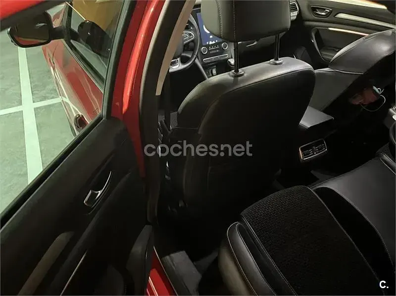 Usado Renault Mégane Zen 110 CV (80 kW) 2017 Rojo Berlina
