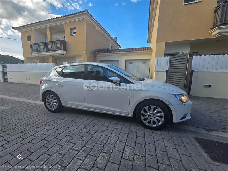 Usado Seat Leon Style 122 CV (89 kW) 2013 Blanco Berlina