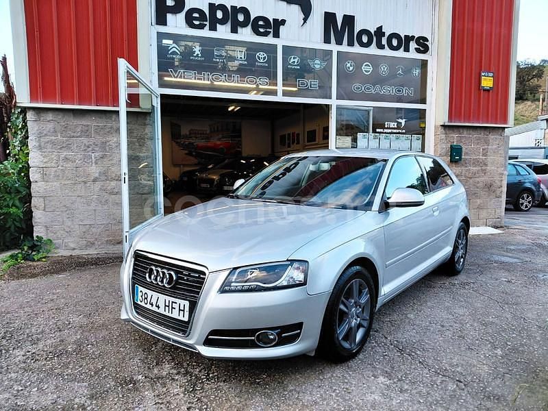 Gris / plata Usado 2011 Audi A3 Ambiente Berlina | 11.300 € (Precio justo) - Imagen 1/4