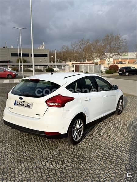 Usado Ford Focus 125 CV (91 kW) 2016 Blanco Berlina