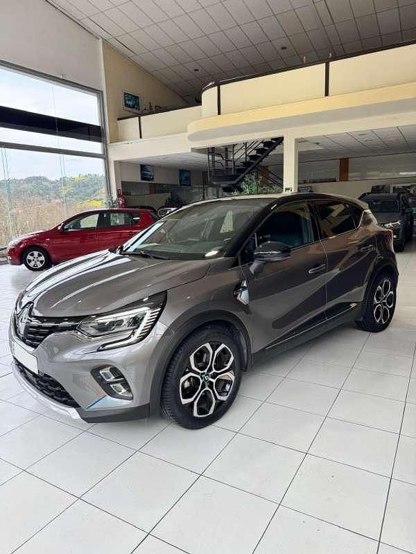Usado Renault Captur Zen 160 CV (117 kW) 2020 Gris / plata SUV