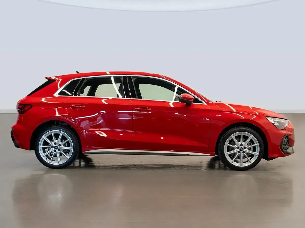 Nuevo Audi A3 Sportback e-tron 204 CV (150 kW) 2026 Rojo Utilitario