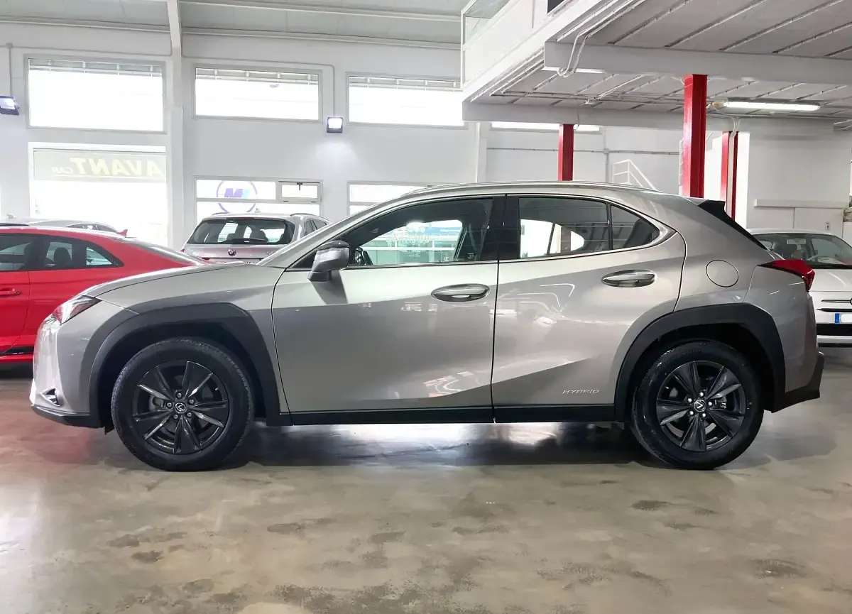Usado Lexus UX 250h Business Edition 184 CV (135 kW) 2022 Gris SUV