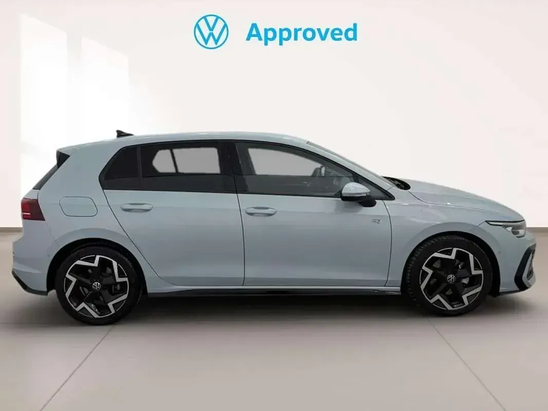 Usado VW Golf VIII R-line 150 CV (110 kW) 2025 Azul Utilitario
